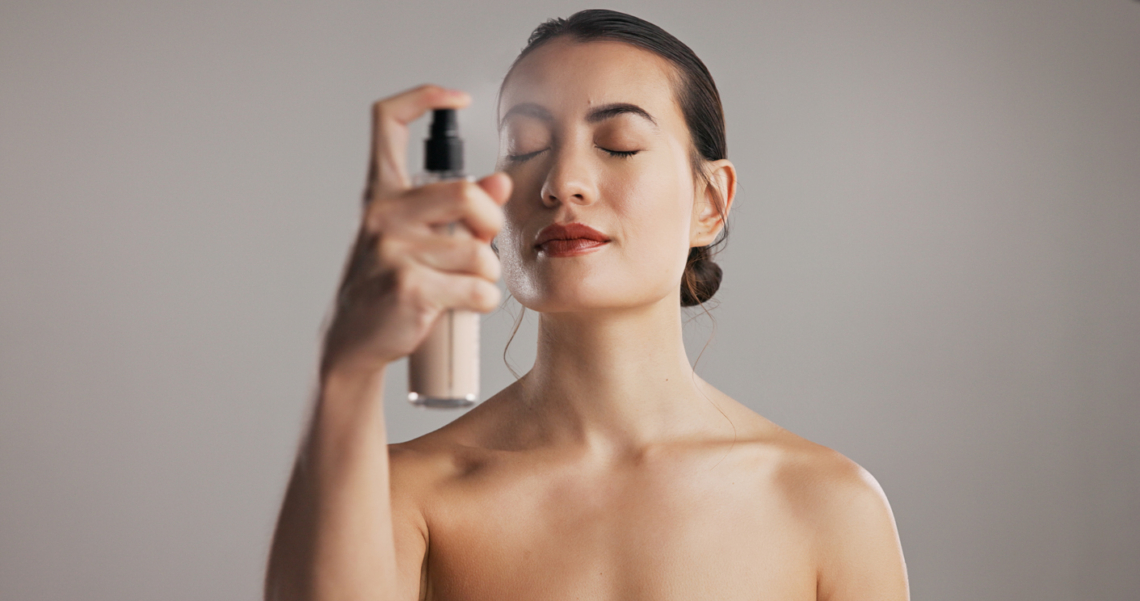 Glass Skin lépésről lépésre: így sminkelj, hogy ragyogó babának tűnj