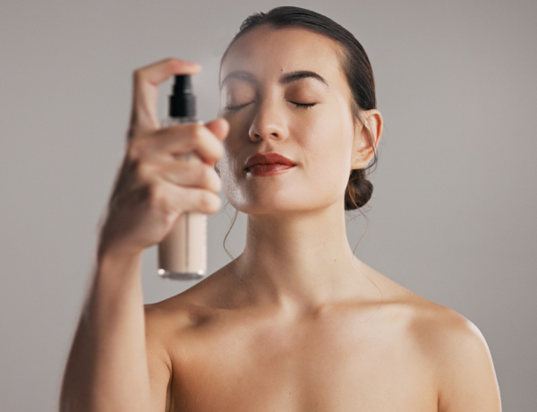 Glass Skin lépésről lépésre: így sminkelj, hogy ragyogó babának tűnj