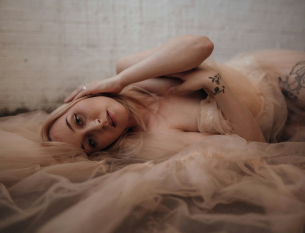 „Kisminkelt, majd egy tortába nyomta az arcom” – Szexmunkások bizarr, de vicces történetei