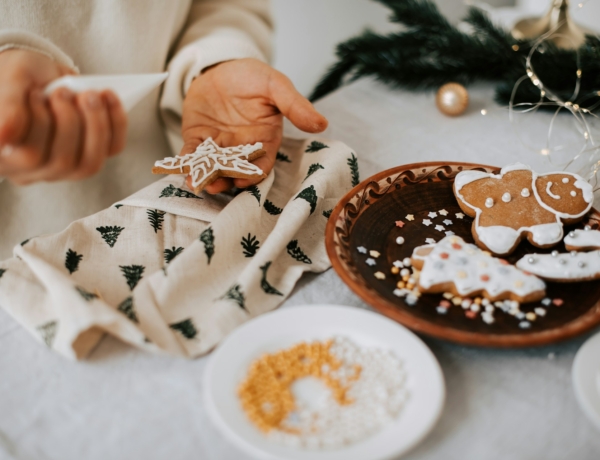 10 egyszerű mézeskalács dekorációs ötlet, amit gyerekjáték megcsinálni