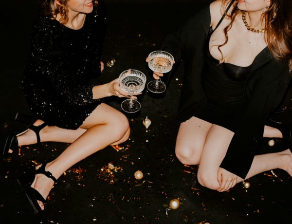 „A vécében találtam meg, ahol éppen a nővéremmel smárolt” – 10 szilveszteri buli a pokolból