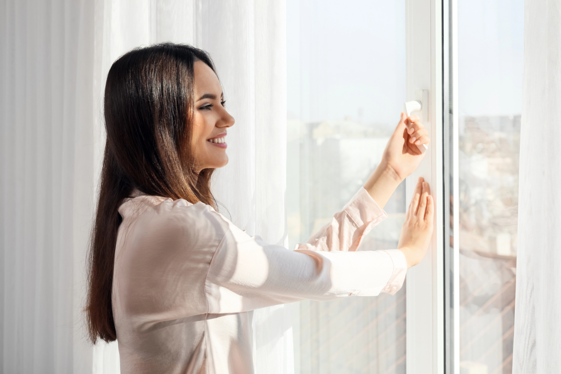 Ettől az 5 perces napi szokástól elképesztően javulni fog az otthonod levegője