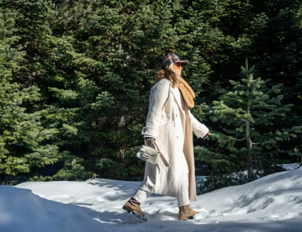 Így viseld a fehér nadrágot télen – nem lehetetlen küldetés