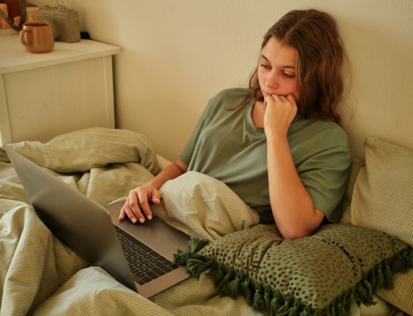 „Megtudtam, hogy börtönben ül, mert megölte a dögös lányt, akiért elhagyott.” – Történetek, amikor fájt belenézni az ex új életébe