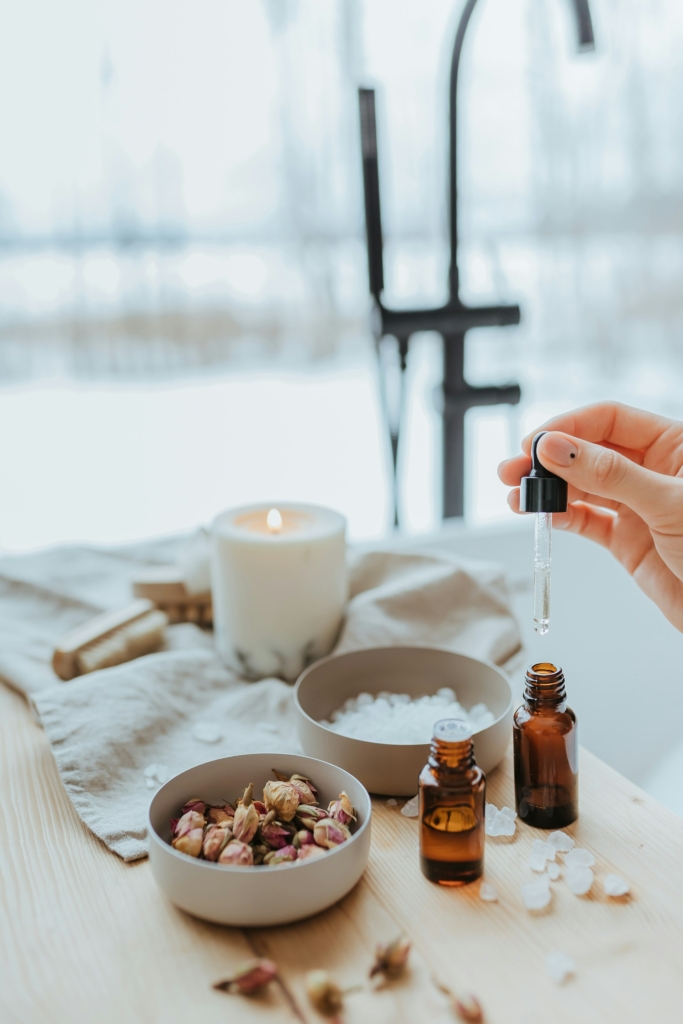 Aromaterápia illóolajokkal és gyertyákkal