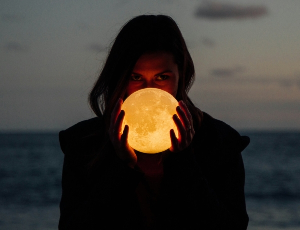 Melyik nap mire figyelj? Ezek a legfontosabb asztrológiai fordulópontok 2026 februárjában