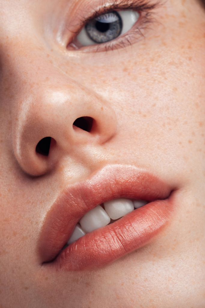 Primo piano di volto femminile