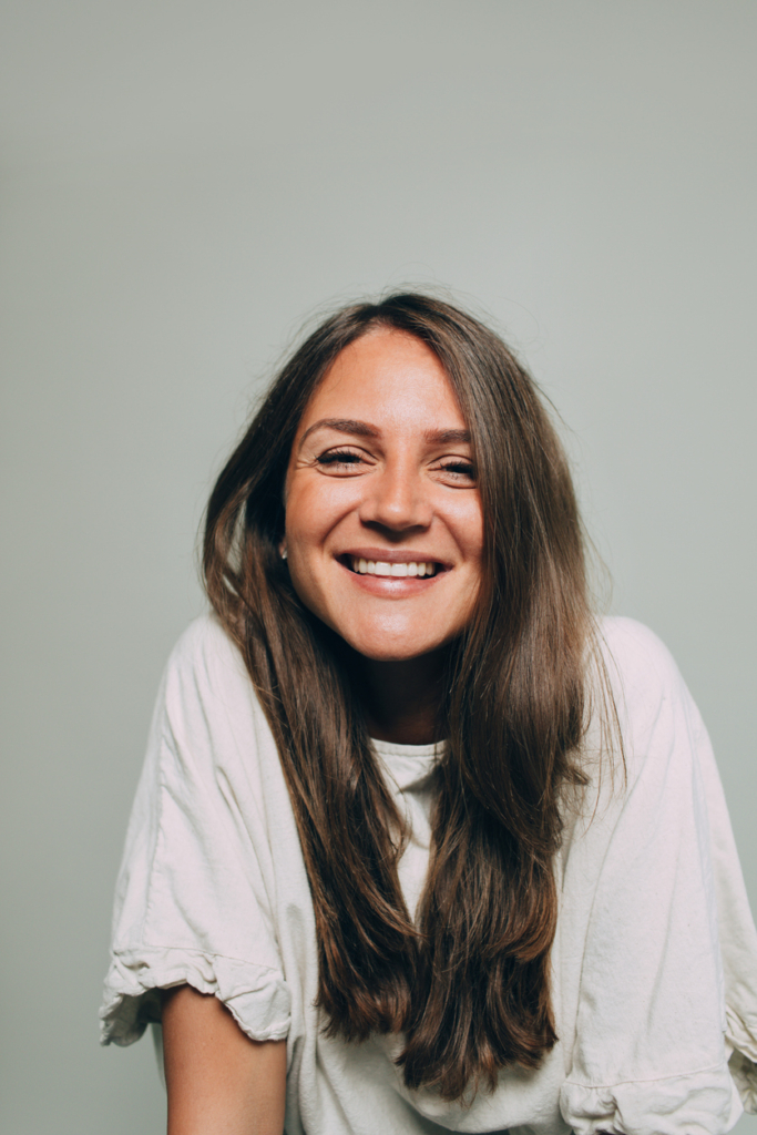 Portré egy mosolygós nőről