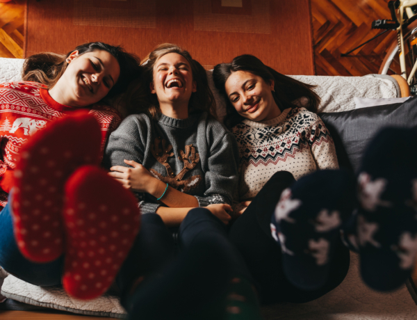 Ezért lehet, hogy ugyanakkor menstruálsz a barátnőiddel – íme, mit mond a tudomány