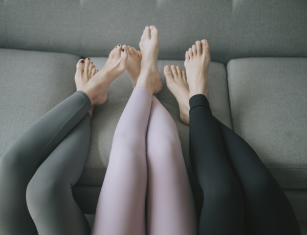 A fekete leggings maradjon a szekrényben – ezek a legtrendibb színek, amiket idén felvehetsz