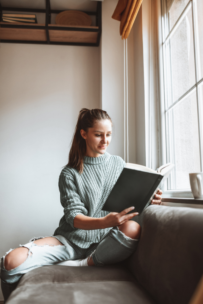 Nő könyvet olvas