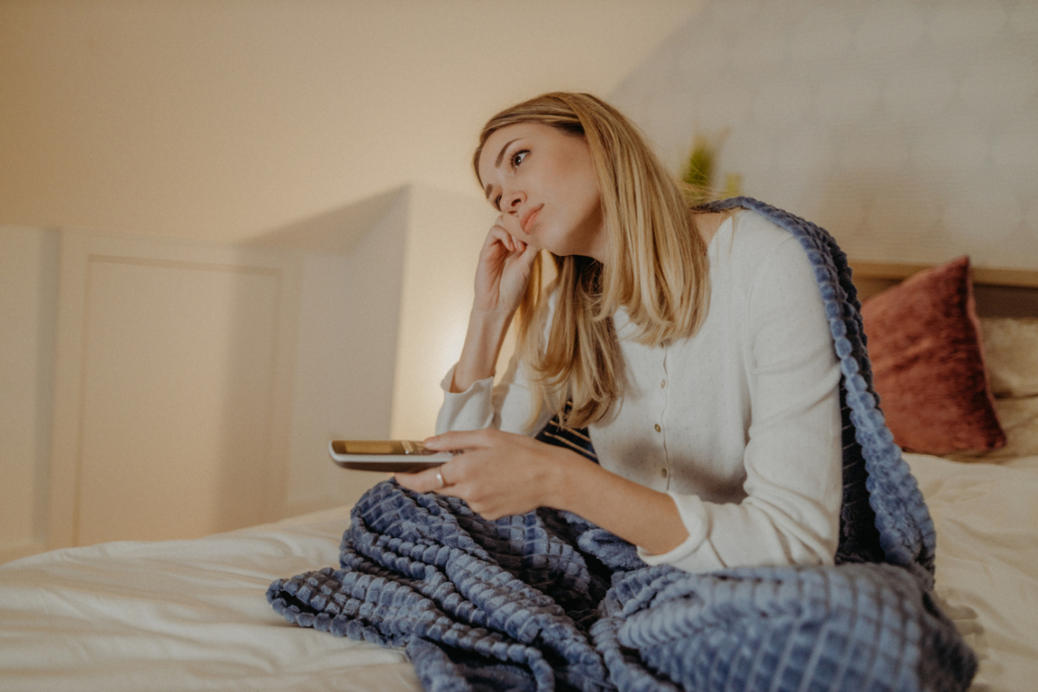 Ez történik az agyaddal, amikor tévé mellett alszol el