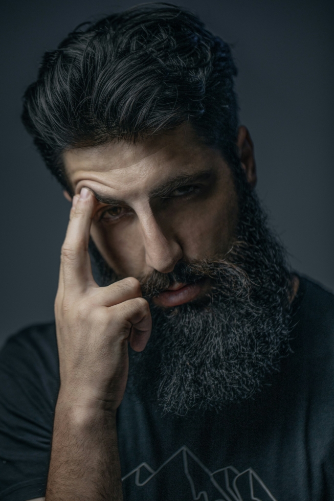 Szakállas férfi portré