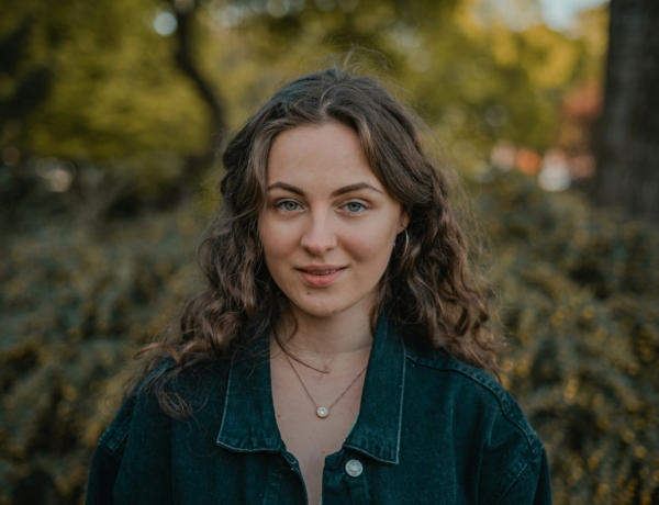 „Ha egy férfi kollégám félbeszakít, nem elhallgatok, hanem megemelem a hangom” – 10 nő története, akik határokat húztak a férfiakkal szemben