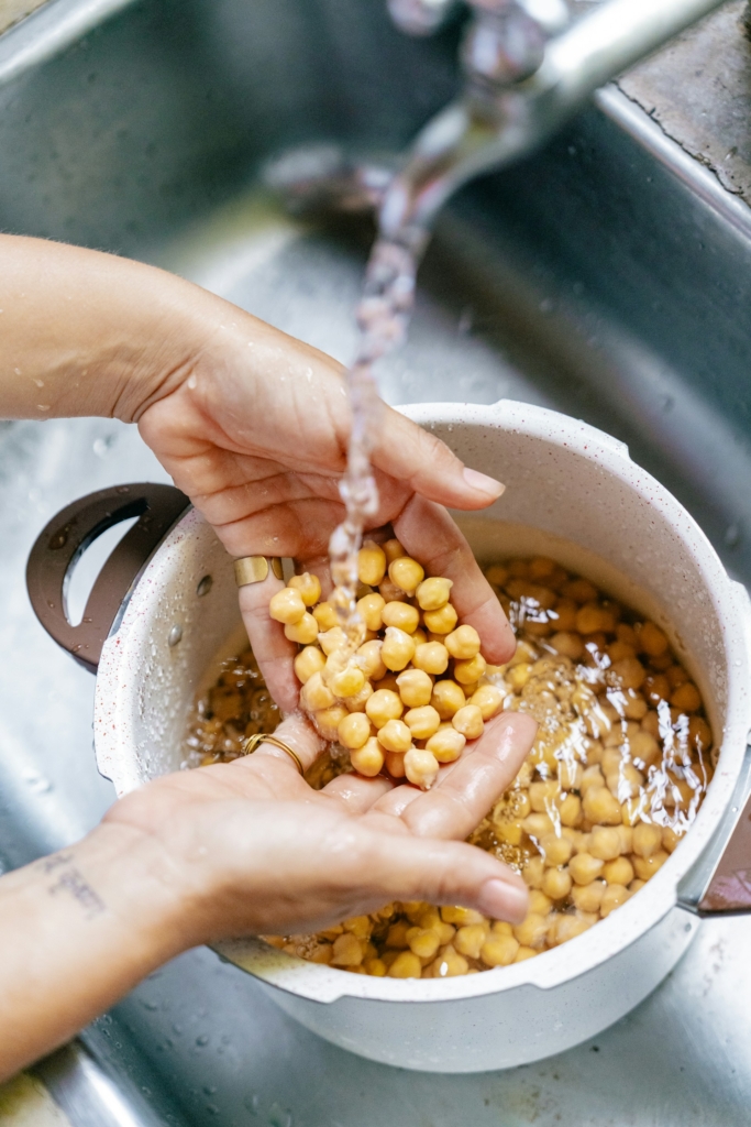 Csicseriboró mosás a csap alatt