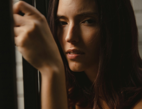 „Én vagyok a férjem, a tinédzser fiam és a tízéves kislányom bokszzsákja.” – Érzelmi terhek, amiket az anyák cipelnek