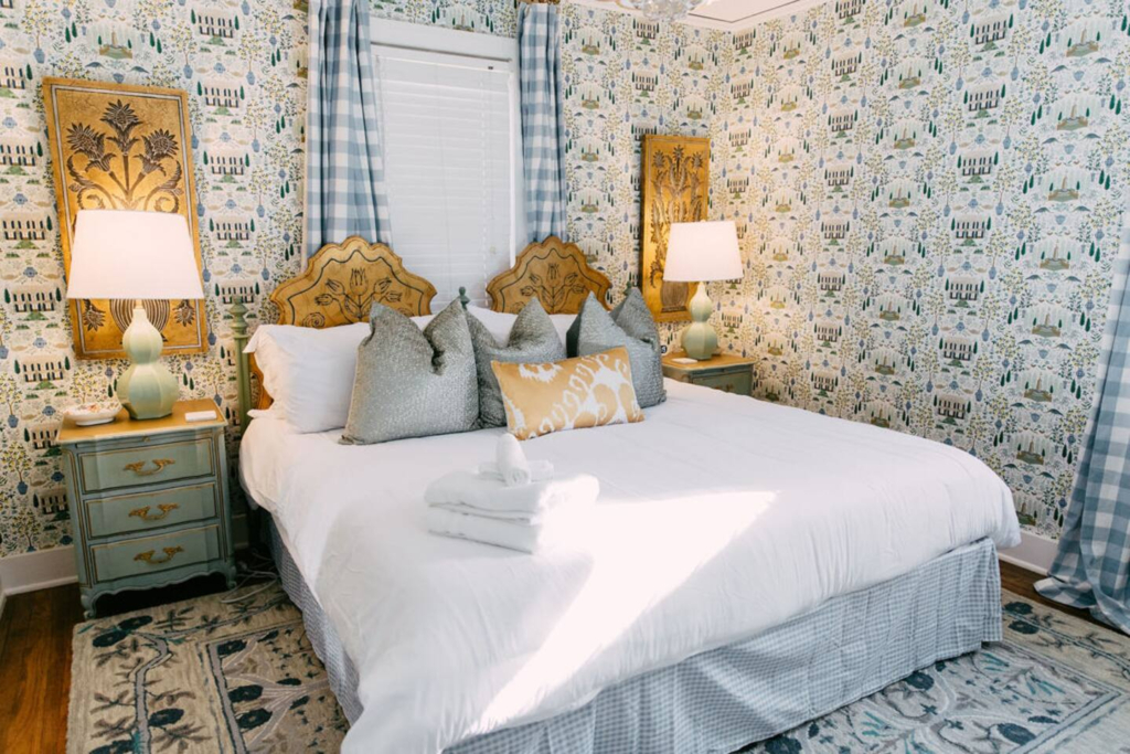 Bridgerton Bungalow | Pettigrew Adventures Midtown