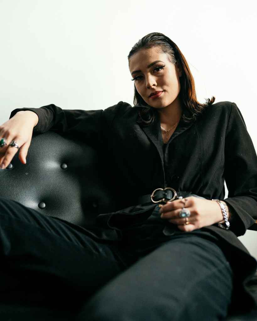 Határozott, erőteljes nő portréja