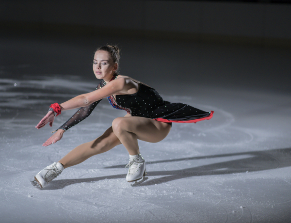 A mellbimbó nem látszódhat – 4 szabály, amit nem ismertél a műkorcsolyázók ruhájával kapcsolatban