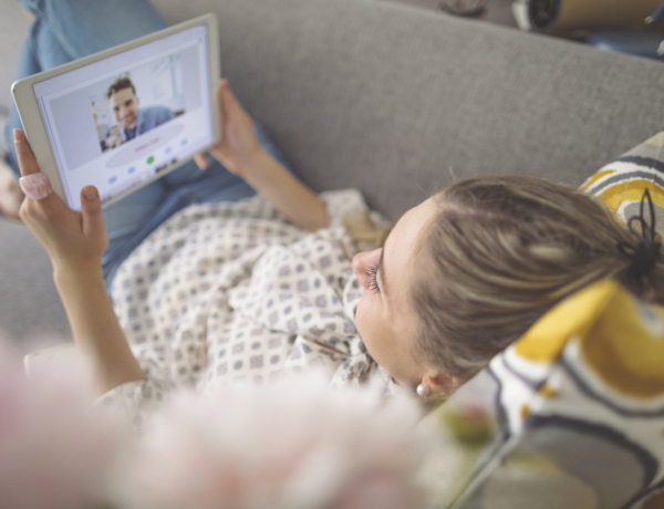 6 születési hónap, akiknek rémálom a távkapcsolat és 6, akik lubickolnak benne