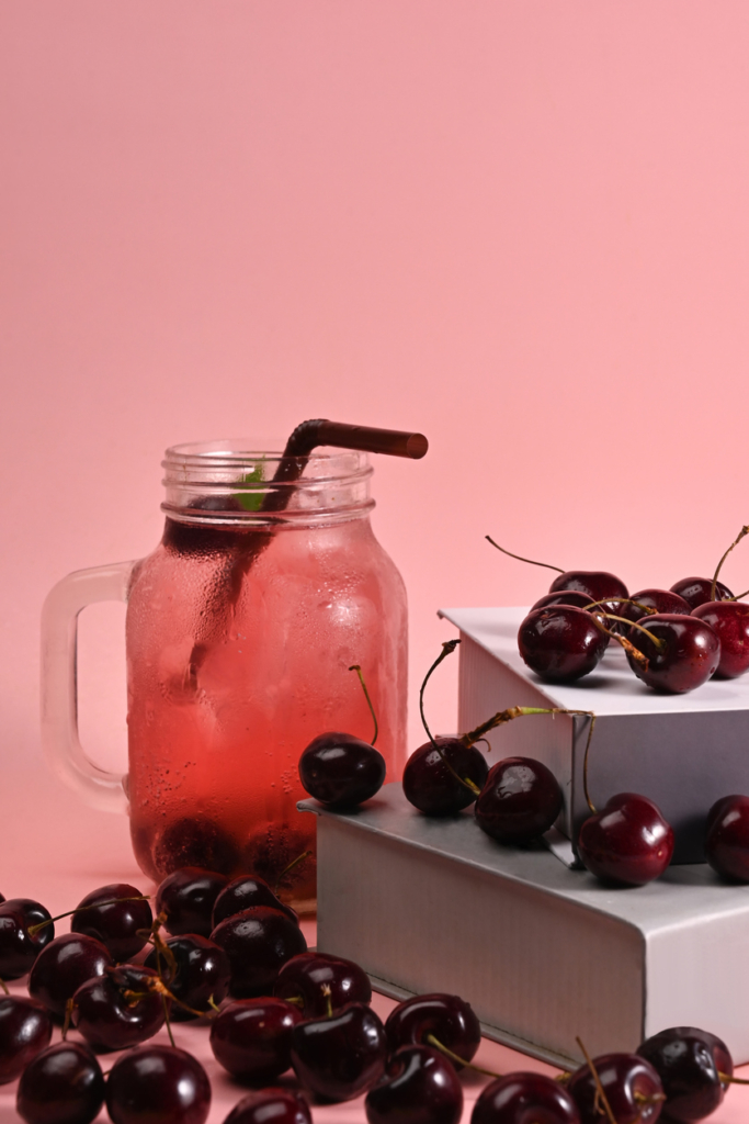 Frissítő cukormentes cseresznyés limonádé