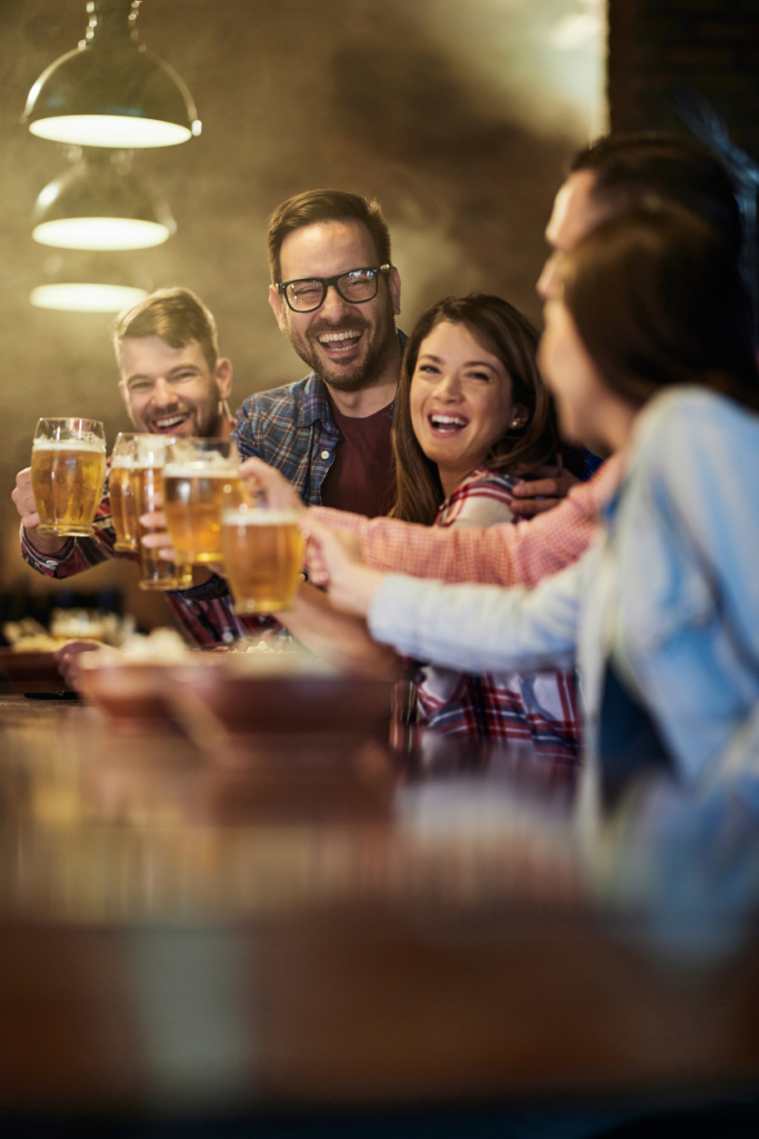 Baráti társaság egy bárban