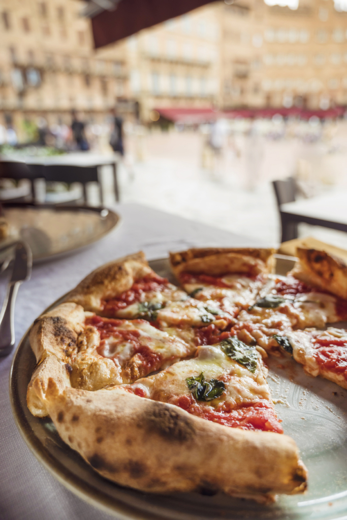 Margerita pizza egy olasz étteremben
