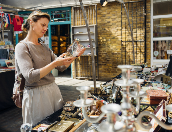 Mid-century modern bútorok: Milyen kincseket érdemes keresni a bolhapiacokon?