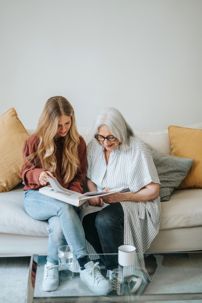 Nagymama mesél az unokájának