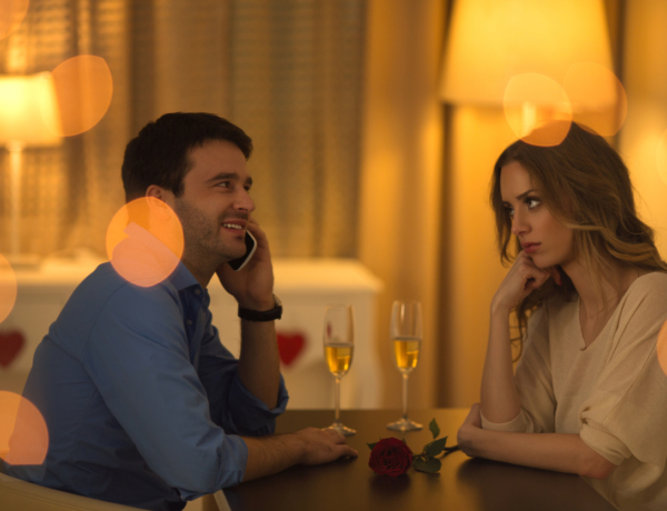 5 biztos jel, hogy a partnered titokban új kalandokra vágyik