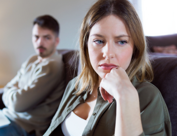 Miért nehéz kilépni a boldogtalan kapcsolatból? – Pszichológus válaszol