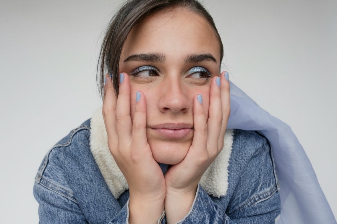 „Ragasztós légycsapdák tucatjai minden szobában, tele tetemekkel.” – Mit láttál a partner lakásán, ami miatt azonnal kereket oldottál?