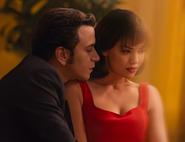 A Netflix új sikersorozata pár perc után a világába szippant