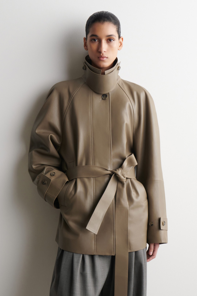 COS Cappotto in pelle khaki