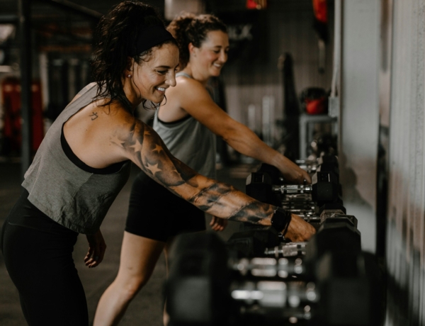 „Megjegyezte, hogy szépen alakul a fenekem.” – Sztorik az edzőtermi férfiakról