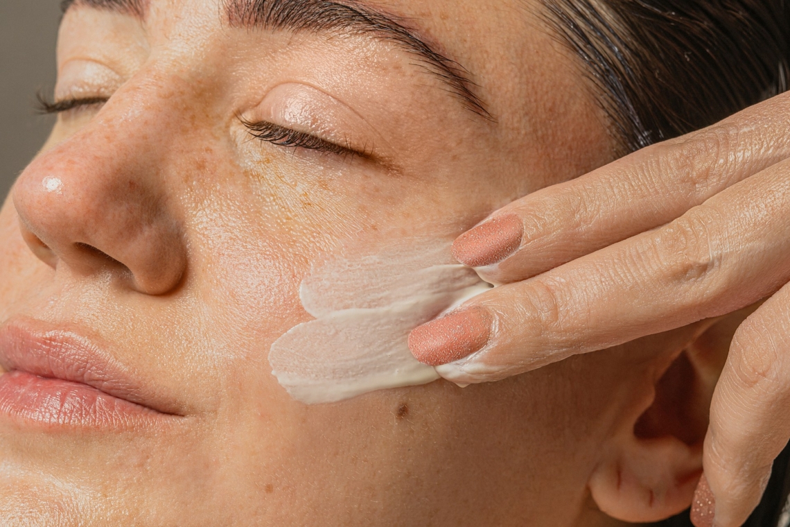 8 természetes módszer, amivel teltebb lesz az arcbőröd – injekciók nélkül