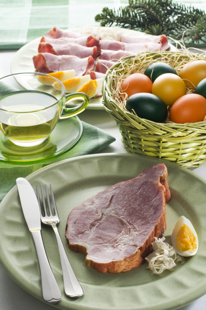 Húsvéti sonka tányérban