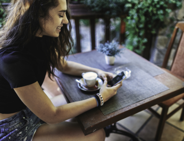 Lájkoljuk a múltat, mert a jelen egyszerűen túl sok – és ez nálam sincs másképp