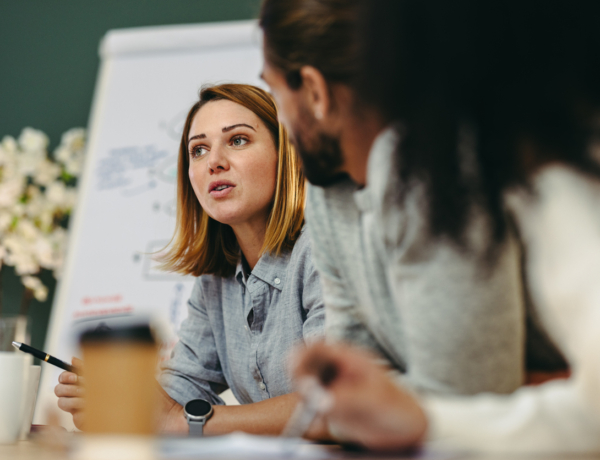 Most először van főnököm, aki fiatalabb nálam – és így érzem magam tőle