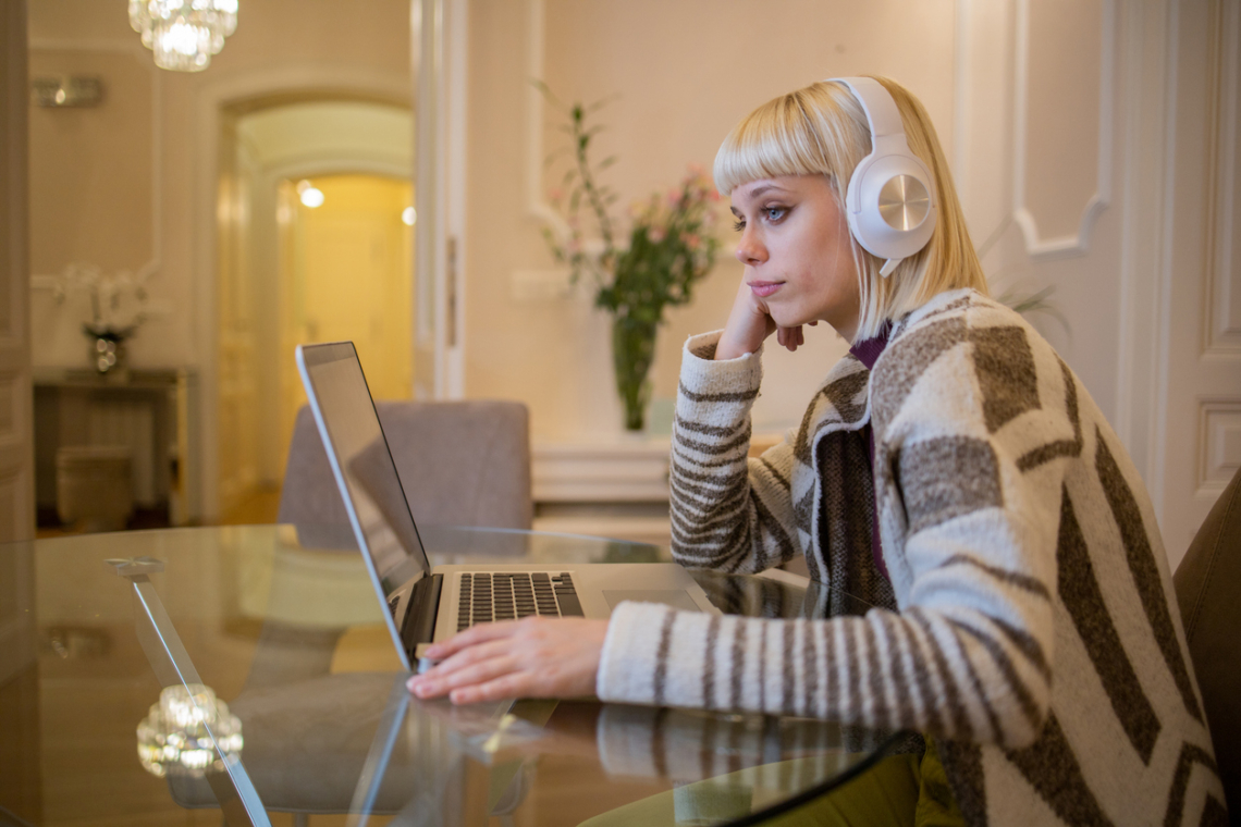 A háttérzaj titka – Ezért kapcsolsz be valamit munka közben