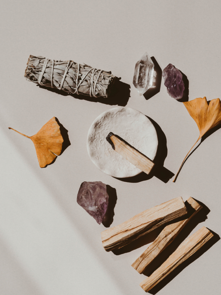 Encens, sauge et cristaux