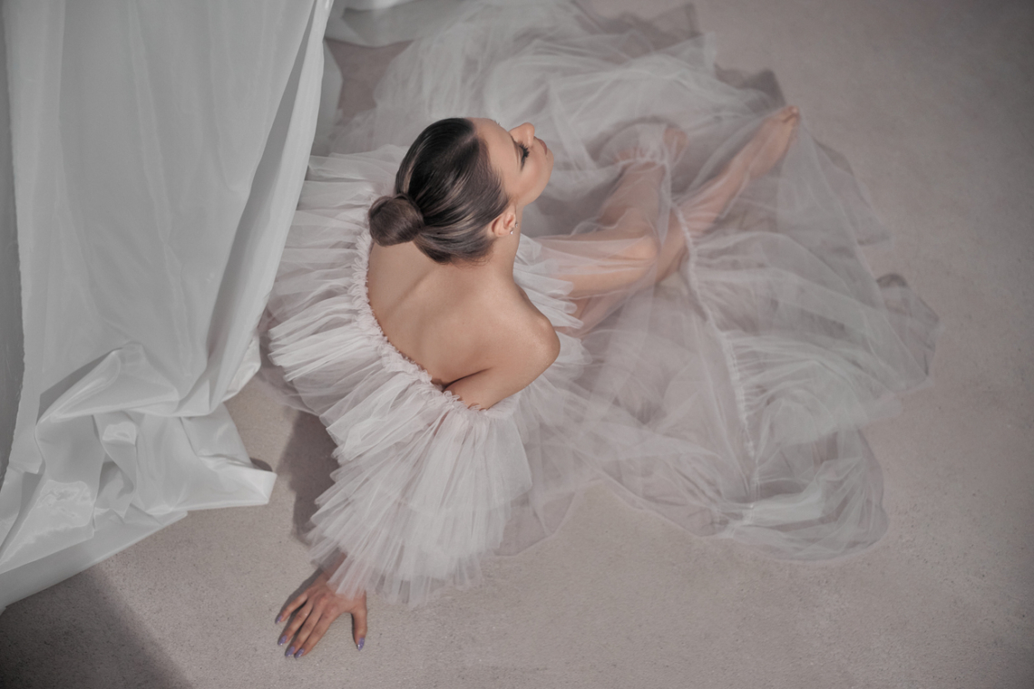 Frissítsd fel a ruhatárad a 2026-os színtrendekkel: A Cloud Dancer eleganciája