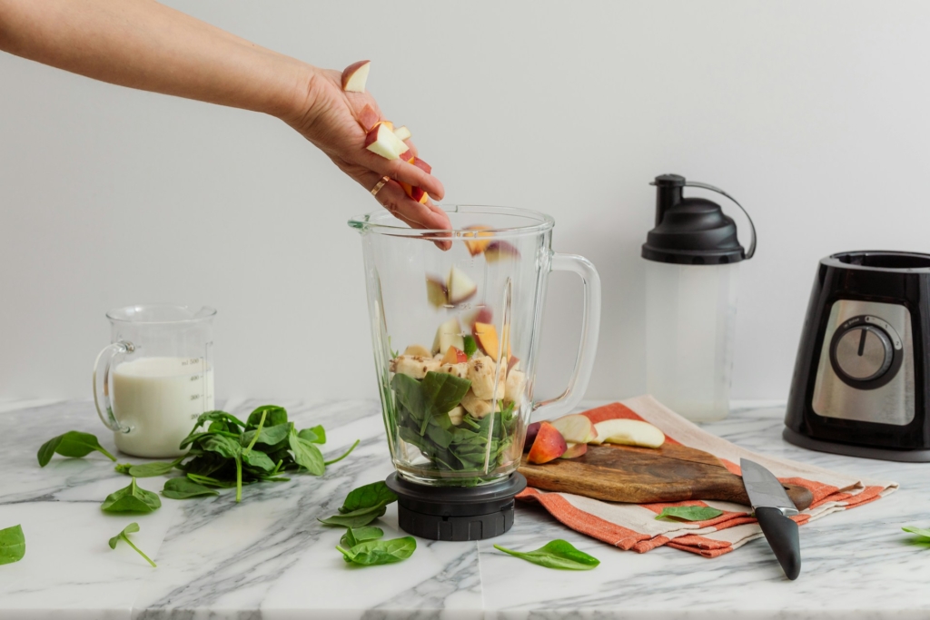 3 gyors és energetizáló smoothie recept, amivel jól indul a reggel