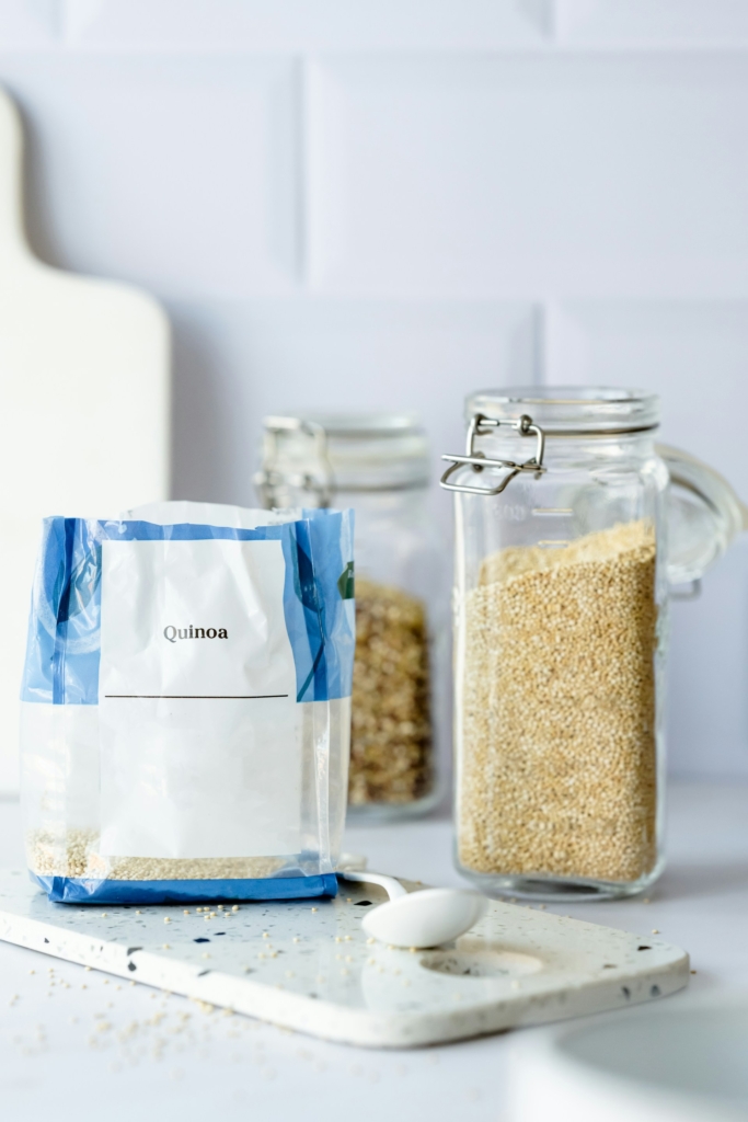 Quinoa zacskóban és üvegben