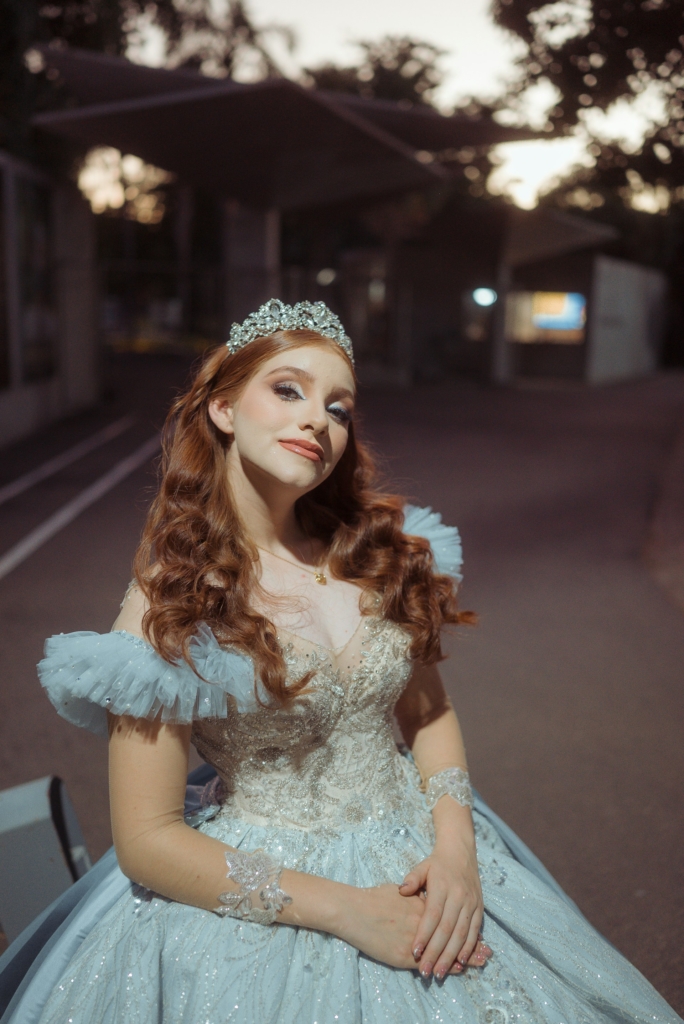 Femme déguisée en princesse