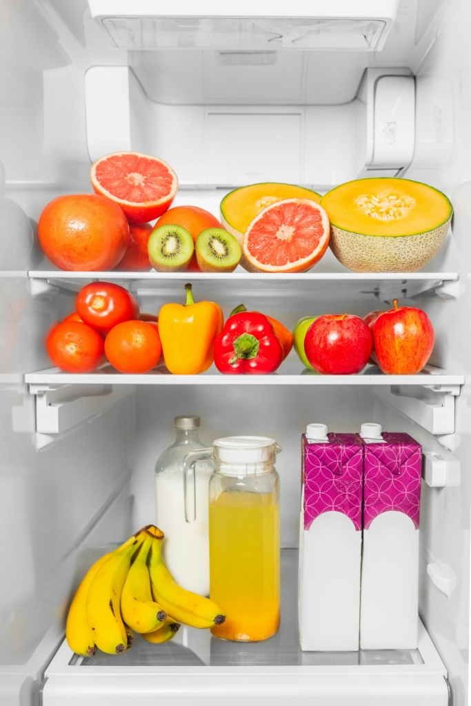 Citrusfélék és tej egy hűtőben