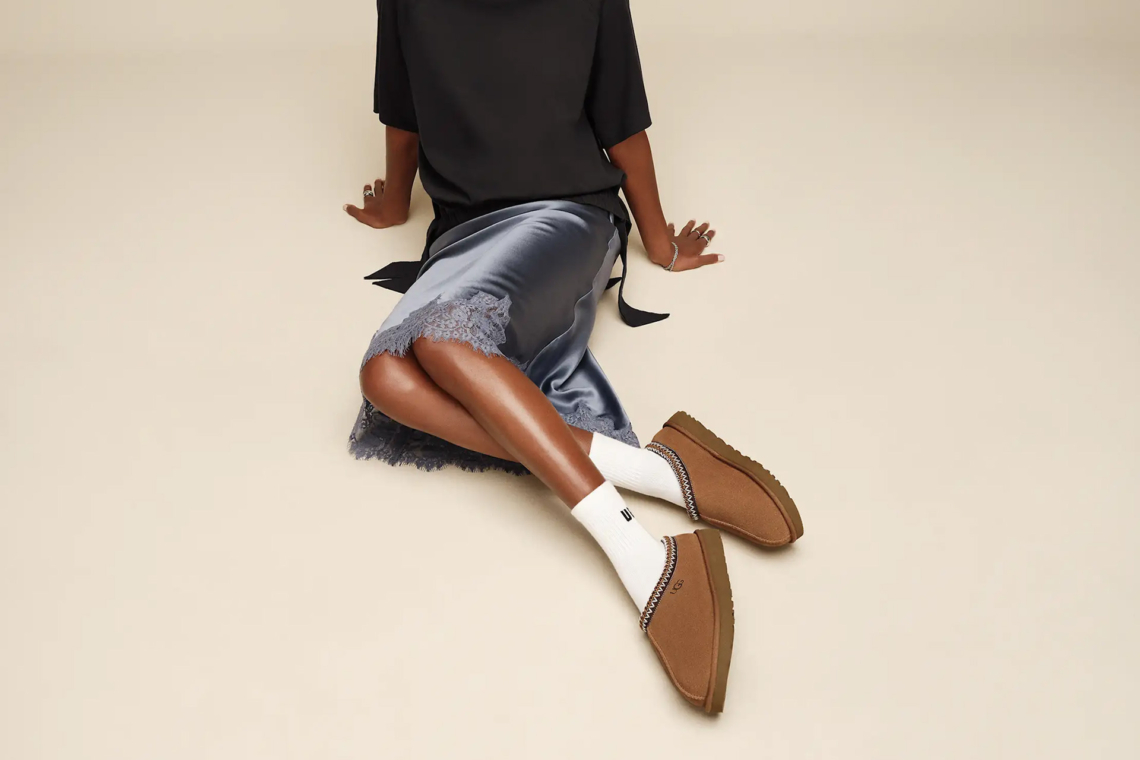 A kényelem új korszaka: ezt a menő lábbelit viseli most mindenki
