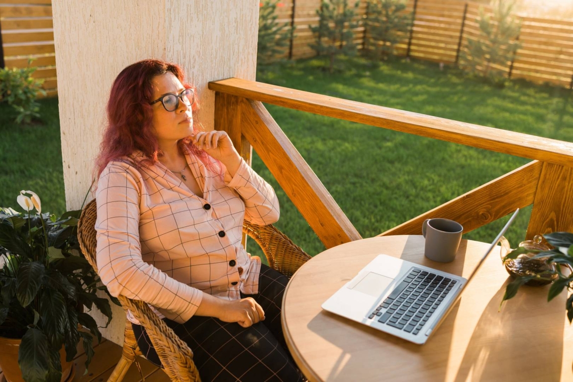 Már nem csak bent dolgozunk: a egyre inkább a teraszra visszük a home office-t