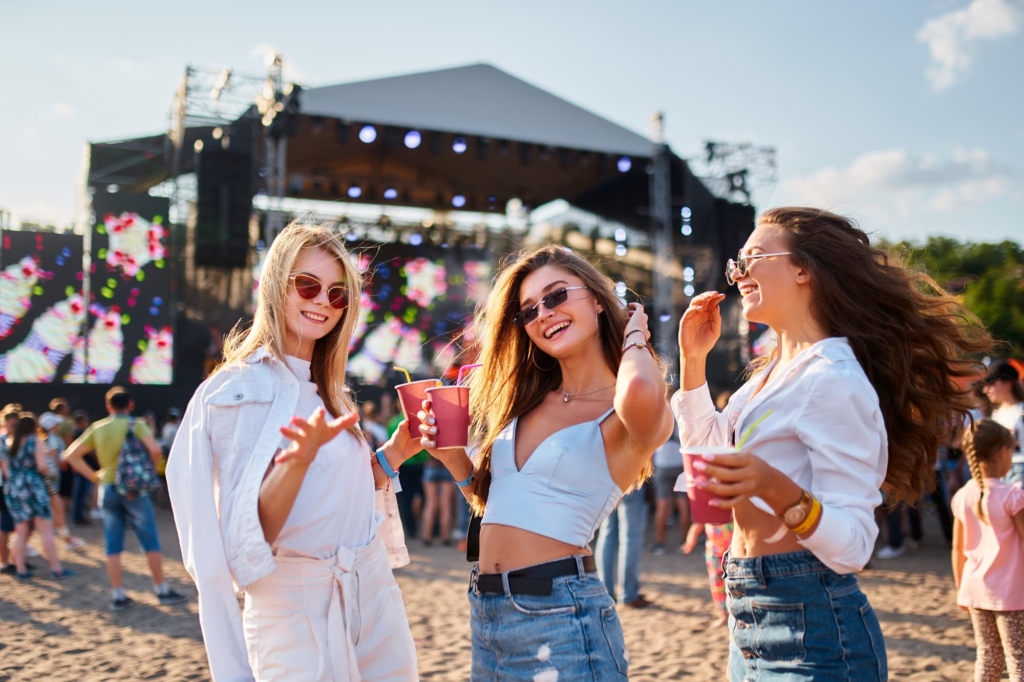 Ezt viseljük idén a fesztiválokon: 8 inspiráló outfit a Coachelláról