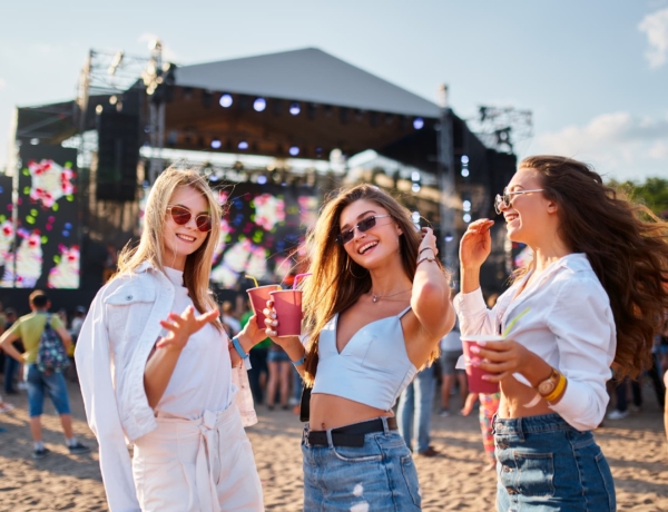 Ezt viseljük idén a fesztiválokon: 8 inspiráló outfit a Coachelláról